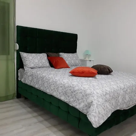 Nena 102 Apartman *