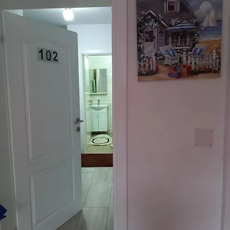 Nena 102 * Μόσταρ